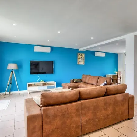 5 Bedroom In Holiday home *
