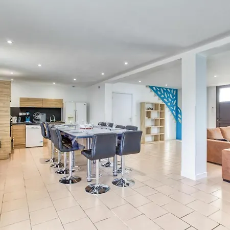 5 Bedroom In *