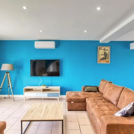 5 Bedroom In